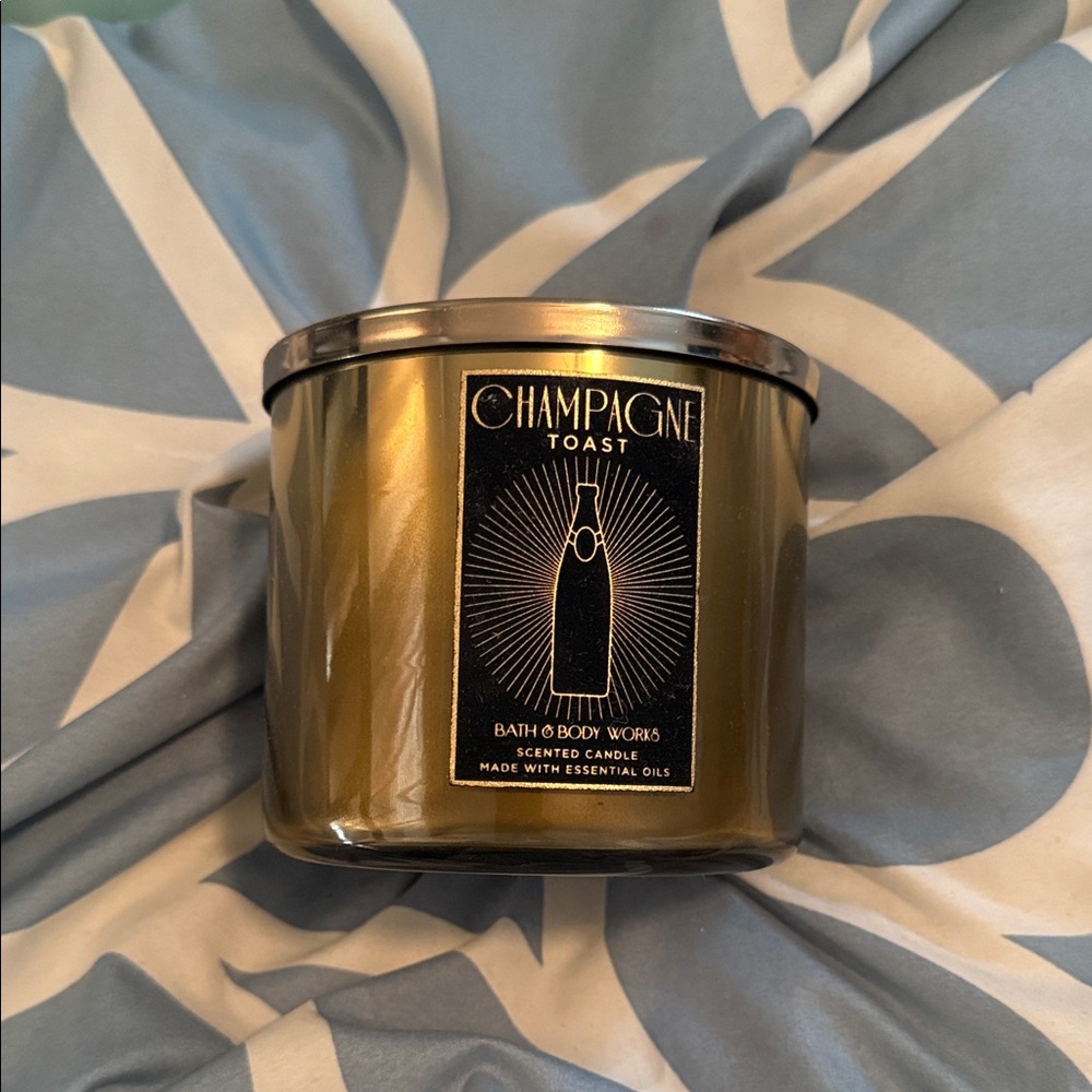Bath & Body Works Champagne Toast Candle - Gold